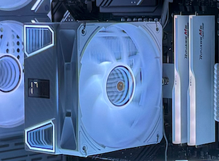 Rabbit0 Studio AMD Ryzen 7 7800X3D / RTX 5070 12GB ゲーミングPC